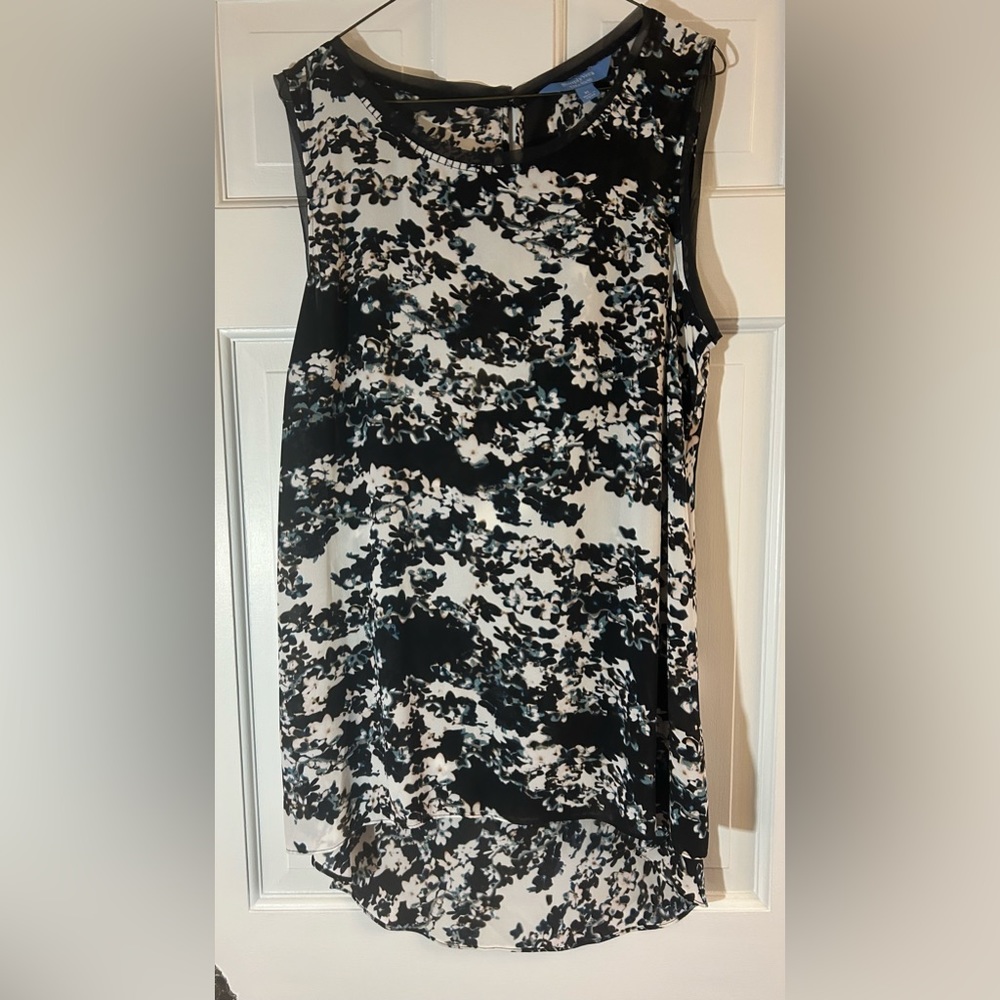 Vera Wang flowery sleeveless blouse